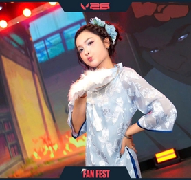 Bất ngờ gặp lại nữ MC có "nụ hôn viral" tại Fan Fest VALORANT