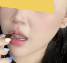 Rùng mình trò “câu view” quái đản của TikToker, ăn gián để lên xu hướng