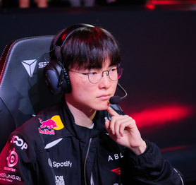 Cánh tay của Faker lại khiến fan "lo sốt vó"