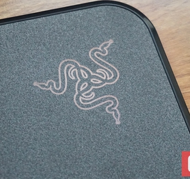 Cận cảnh Razer Firefly – Pad chuột “lập lòe” đầu tiên tại Việt Nam