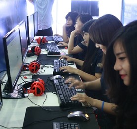 Gửi cô gái chê game thủ không có tương lai: "Hãy nhìn qua miệng giếng"