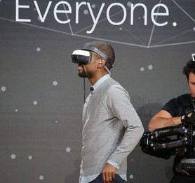 Hãy quên Oculus và Vive đi, kính thực tế ảo này của Microsoft chỉ có giá chưa đầy 7 triệu