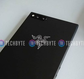Lộ ảnh đầu tiên của smartphone Razer: Vuông chằn chặn y như Xperia, camera kép