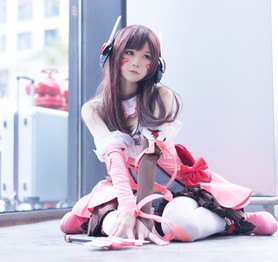 Cùng ngắm cosplay D.Va "mặt búng ra sữa" trong Overwatch