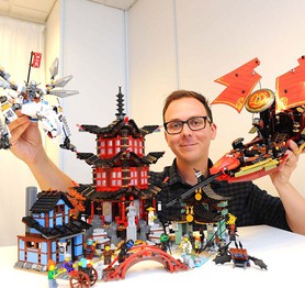 Cùng đến với Simon Lucas, người thổi hồn vào những mô hình "nghệ thuật" LEGO