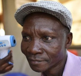 Người đàn ông "xì hơi" một cái là chết cả đàn muỗi, được công ty diệt côn trùng săn đón như thần tượng