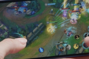 Bá đạo như game thủ Việt, dùng iPhone "hàng cổ" vẫn đòi tải game bom tấn để trải nghiệm