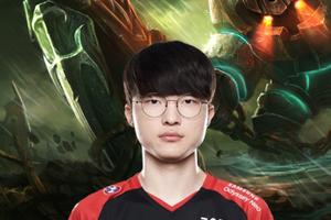 Faker cố Nautilus bao gồm hitbox quá 