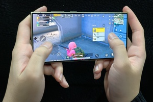 Vượt ngoài dự loài kiến, Galaxy S24 đơn giản “cân” cả những tựa game “nặng đô” nhất