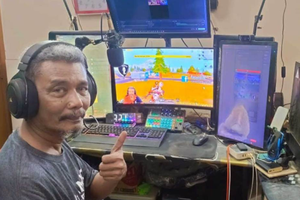 Livestream đều đặn, cụ ông 64 tuổi kiếm hơn 30 triệu mỗi tháng, chỉ nhờ một tựa game bắn súng