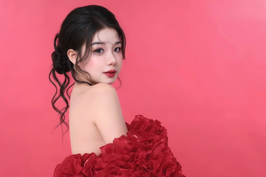 Trà Hạ Ly tung bộ ảnh váy đỏ "mướt mắt", fan đồng loạt đổ "rần rần" vì ngây ngất