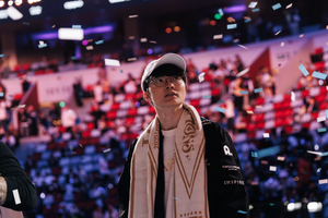 Faker "phá lệ" lần đầu tiên trong sự nghiệp, còn "outplay" cả fan T1