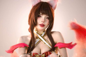Mai Dora cosplay Ahri tung chiêu "tranh sủng"