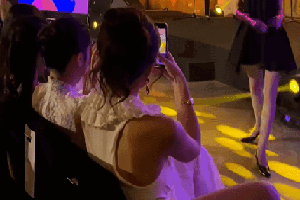 Lộ file ghi âm nhạy cảm khiến cả showbiz rúng động, 1 sao hạng A nhận đòn trừng phạt nặng nề?