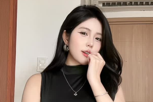 "Chuyển cảnh" quá táo bạo đến mức phải "tự che", hot girl khiến người xem được một phen hốt hoảng