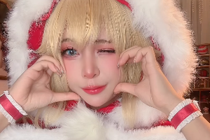 Phiên bản "bà già Noel" của nữ coser Việt khiến người xem “ngã ngửa” vì choáng ngợp