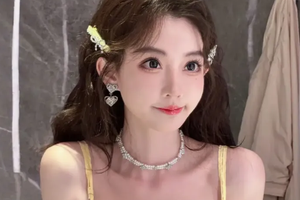 Trực tiếp thay đồ trên live, nữ streamer lập tức nhận cái kết đắng