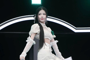 Mai Dora khoe vóc dáng quyến rũ tại sự kiện của T1, fan gọi tên Văn Tùng