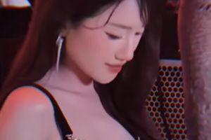 Vừa lấy lại fanpage, MC Linh Nắng đã chiêu đãi anh em game thủ với màn "comeback" không thể sexy hơn