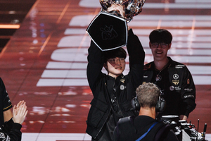 Khoảnh khắc hiếm có của Faker khiến cộng đồng "phát sốt"