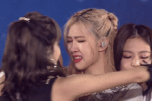 Cô gái có gương mặt đẹp nhất thế giới 2025 khiến MXH bất bình