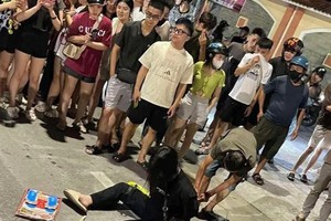 Công an tạm giữ “Hot girl Ngân Baby” để điều tra