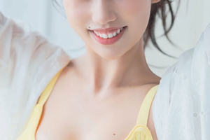 Có hành động khiến các chàng trai phải đứng hình, cô gái sở hữu đôi chân hơn nửa triệu người theo dõi là ai?