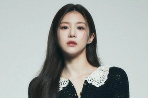 Ngắm trọn visual không góc chết của gương mặt "tỷ lệ kim cương" khiến 13 quốc gia mê mẩn trên Netflix