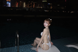 Tung bộ ảnh “tắm đêm”, hot girl hâm nóng cả trời đông giá rét