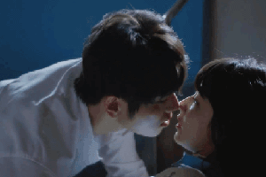 Phim Trung Quốc điên nhất vũ trụ ngôn tình đây rồi: Cặp chính hôn hít phát ngượng, ai xem cũng phải che mặt