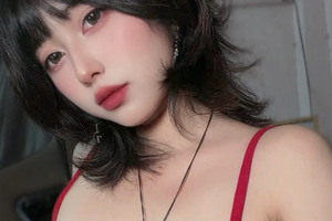 Đầu năm mới, nữ trọng tài gợi cảm nhất Esports Việt khiến cộng đồng "không thể rời mắt"