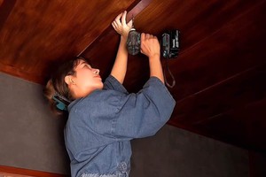 Nữ 'công nhân" hot nhất Nhật Bản, thu hút hàng triệu lượt theo dõi nhờ vóc dáng ấn tượng