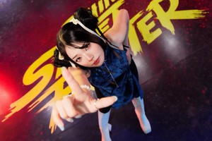 Remind cosplay Chun-Li đi xem phim