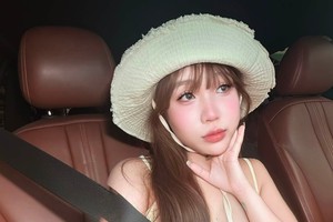 Cô giáo dạy bơi bất ngờ viral vì quá xinh đẹp, khiến CĐM "đua nhau" xếp hàng xin học