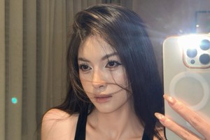 Từng khiến CĐM phẫn nộ vì loạt clip không phù hợp, hot girl bán hàng giờ lột xác ngày càng xinh đẹp, quyến rũ