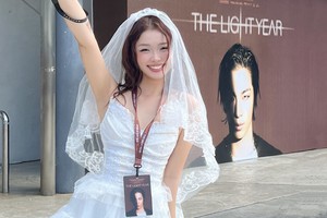 Danh tính "cô dâu concert" gây sốt tại show BIGBANG: Không phải lần đầu diện váy cưới đi đu thần tượng