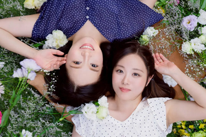 Cặp chị em song sinh gây ngỡ ngàng khi rủ nhau cùng gia nhập ngành công nghiệp 18+