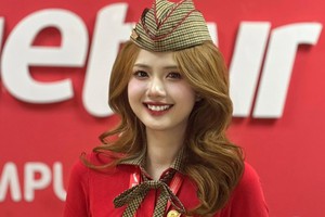Nữ tiếp viên hàng không vừa đóng hẳn phim của Bộ Văn hóa: Nhan sắc 0 điểm, gương mặt giống nửa showbiz