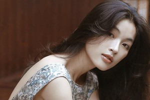 Nhan sắc kinh diễm như sao thập niên 90 của cô gái được nhạc trưởng trẻ nổi tiếng Việt Nam cầu hôn