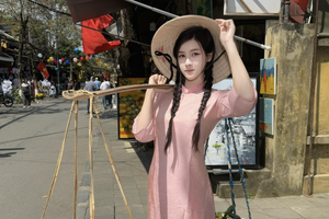 Du xuân Việt Nam, diện áo dài Tết, hot girl Thái Lan khiến CĐM thích thú, hết lời tán dương