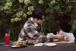 Sao nhí 1 tuổi thành người thừa kế đế chế 120 năm tuổi, visual đẹp chấn động!