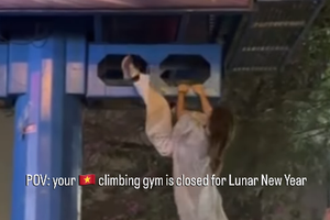 Mặc áo dài “trèo” lên biển quảng cáo, hot girl xinh đẹp khiến người xem tá hỏa