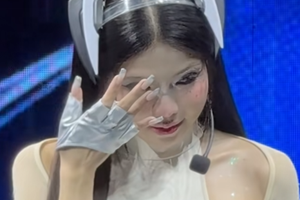 Văn Tùng khiến Mai Dora khóc nấc trên sân khấu? Cộng đồng mạng hốt hoảng không rõ chuyện gì đang xảy ra?