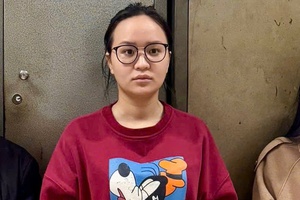 Môi giới mua bán dâm, một Á khôi cuộc thi sắc đẹp bị tạm giữ