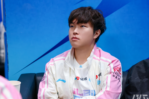 Cựu Á quân CKTG tiếp tục có hành động gây tranh cãi