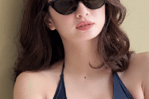 Mỹ nhân chỉ cao 1m50 nhưng mặc đẹp không trượt phát nào, xuất hiện ở đâu thì nơi đó là Paris Fashion Week