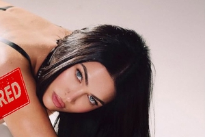 Megan Fox lại "đốt cháy" mạng xã hội khi tạo dáng táo bạo, công khai nhắn nhủ tình cũ