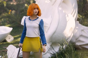 Nàng Nami "đời thực" kiên quyết mặc váy ngắn giữa mùa đông để chiều lòng fan One Piece