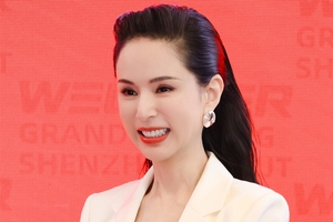 Càng nhìn Tiểu Long Nữ đẹp nhất màn ảnh càng thấy không giống con người