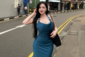 "Quẩy" cực sung theo nhạc, fan girl MU khiến tất cả không thể rời mắt